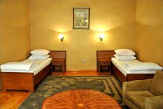 Отель Ganja Hotel Гянджа Стандартный двухместный номер с 2 отдельными кроватями-1